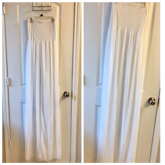 Dresses & Skirts - Strapless maternity photo gown